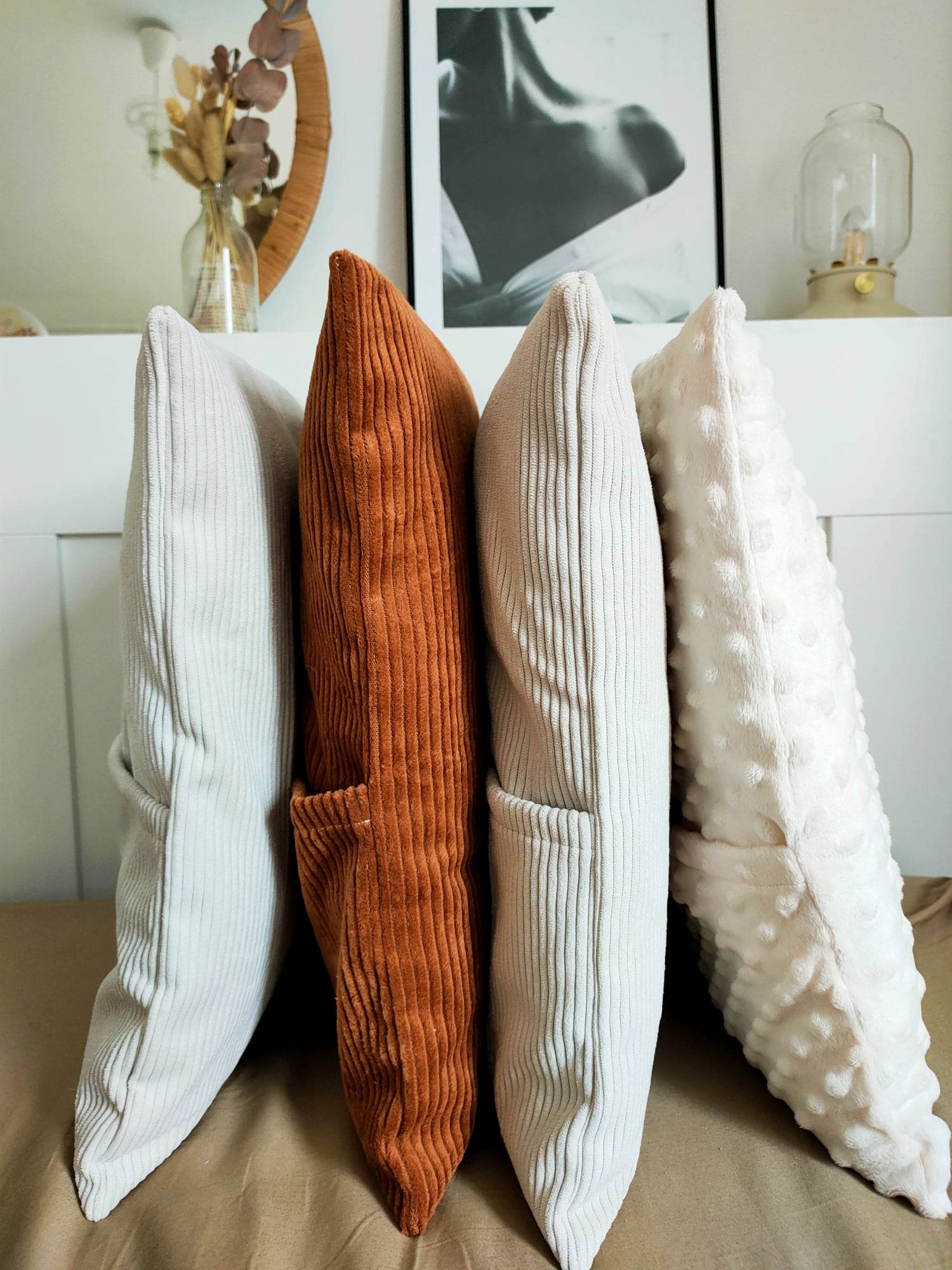 Housse De Coussin Marron En Velours Côtelé – Image 3