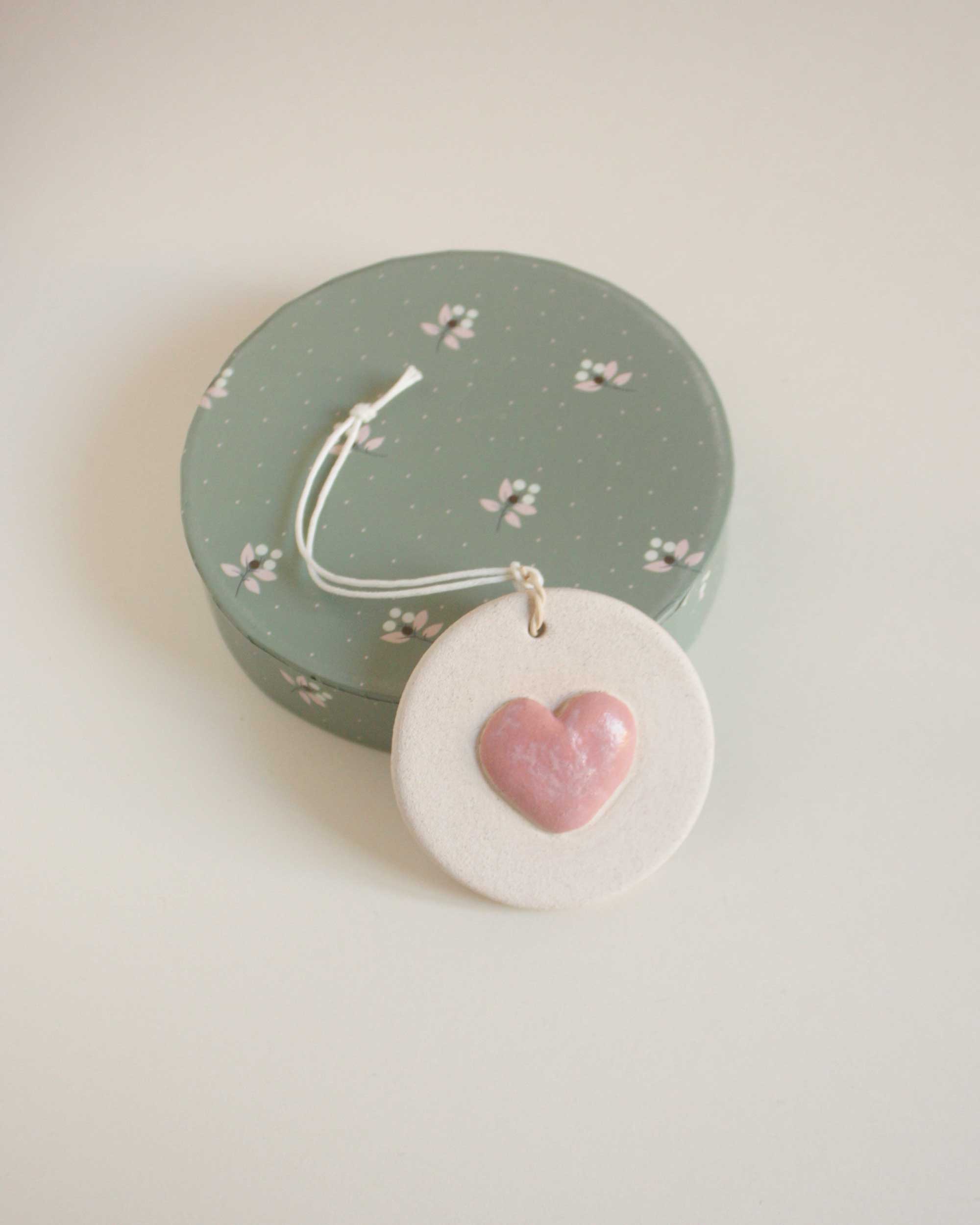 médaillon en céramique coeur rose – Image 3