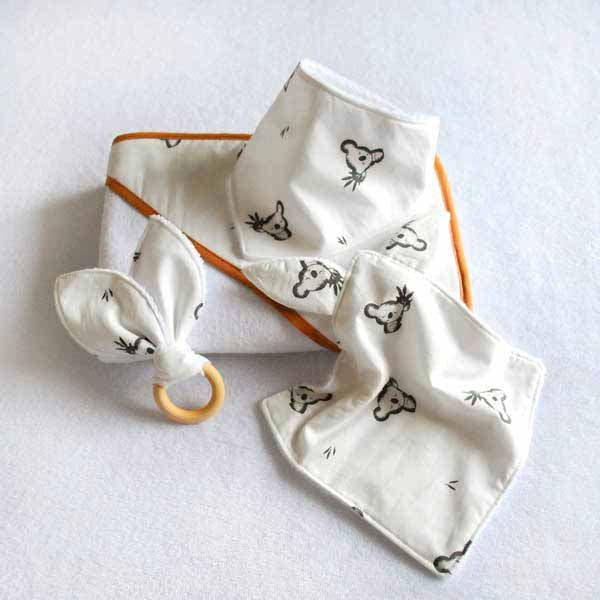Coffret cape bavoir doudou hochet – Image 7