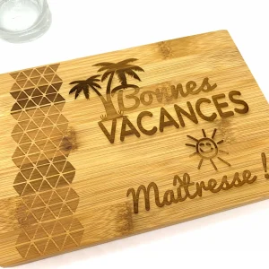 Planche apéritifs en bambou personnalisée Bonnes vacances maîtresse