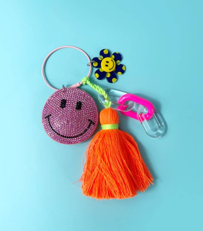 Porte-clés smiley pailleté et marguerite – Cadeau idéal – Image 3