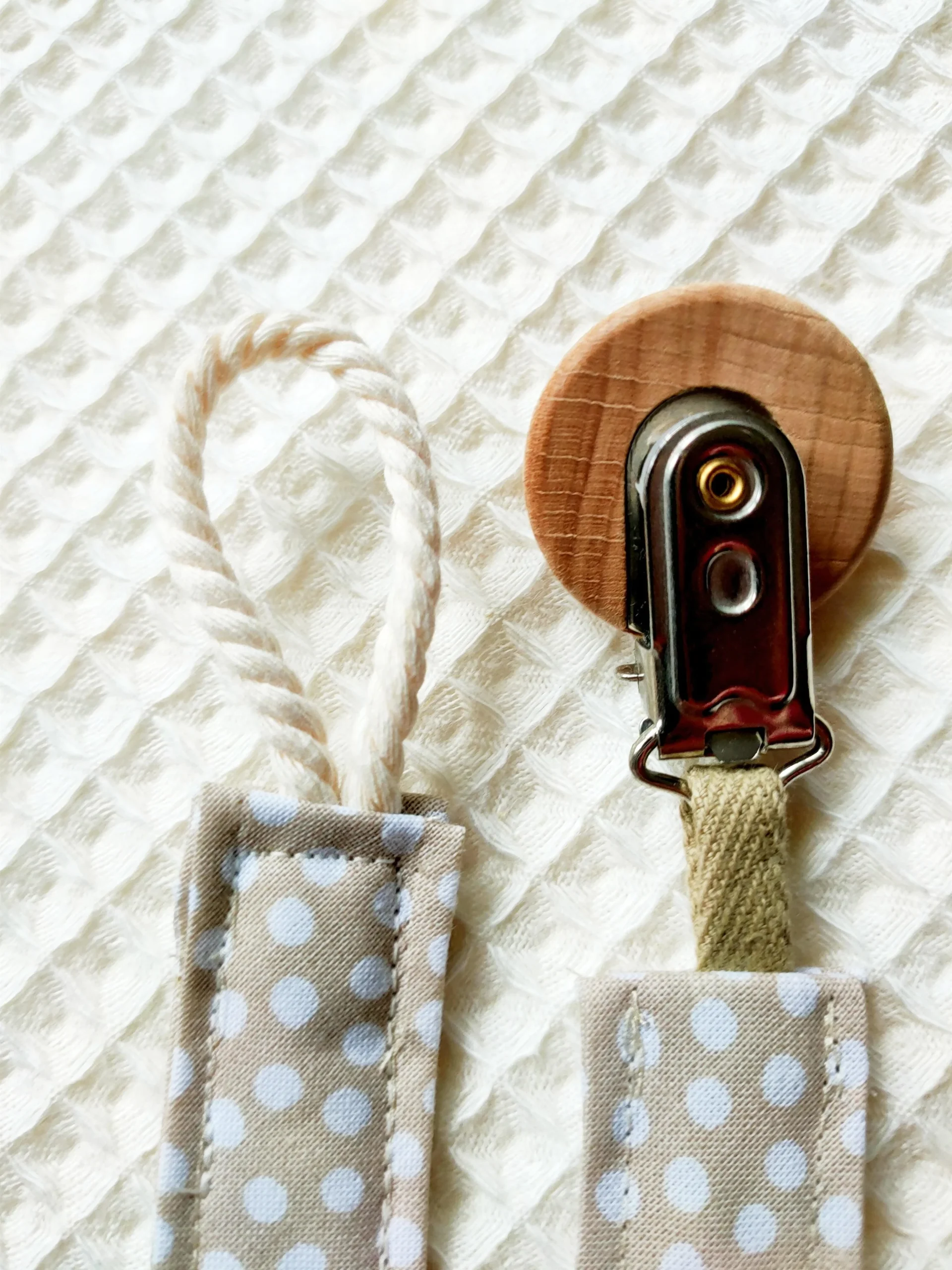 Attache Tétine Beige Points Blancs – Image 4