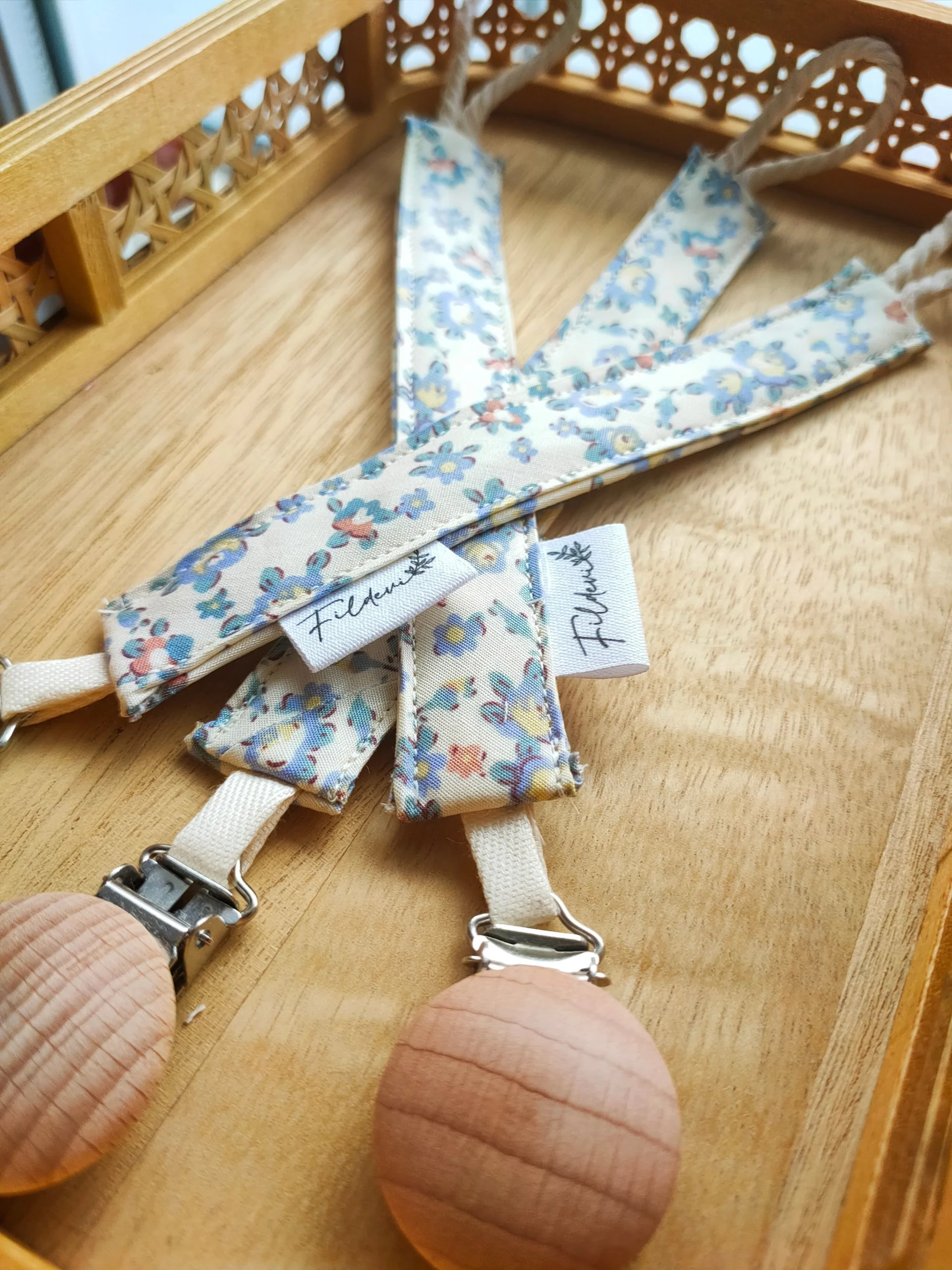 Attache Tétine Liberty Beige Aux Fleurs Violettes – Image 2