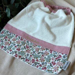 Bavoir maternelle prénom en éponge bio - Thème fleurs rose, bleu (Gilberte)
