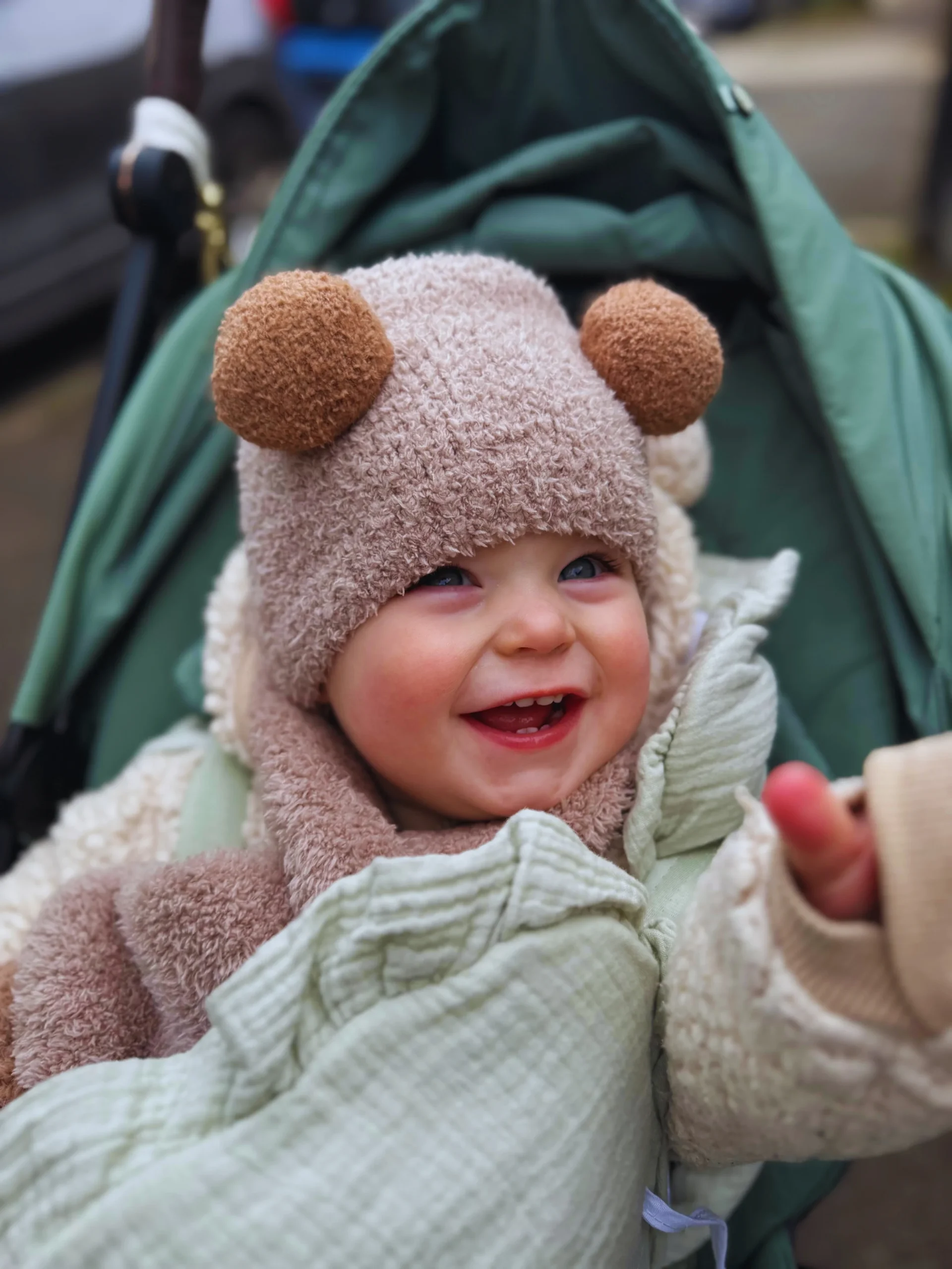 Chaleur Douillette & Praticité Tout-en-Un | Le Bonnet Ourson avec Écharpe Intégrée – Image 4