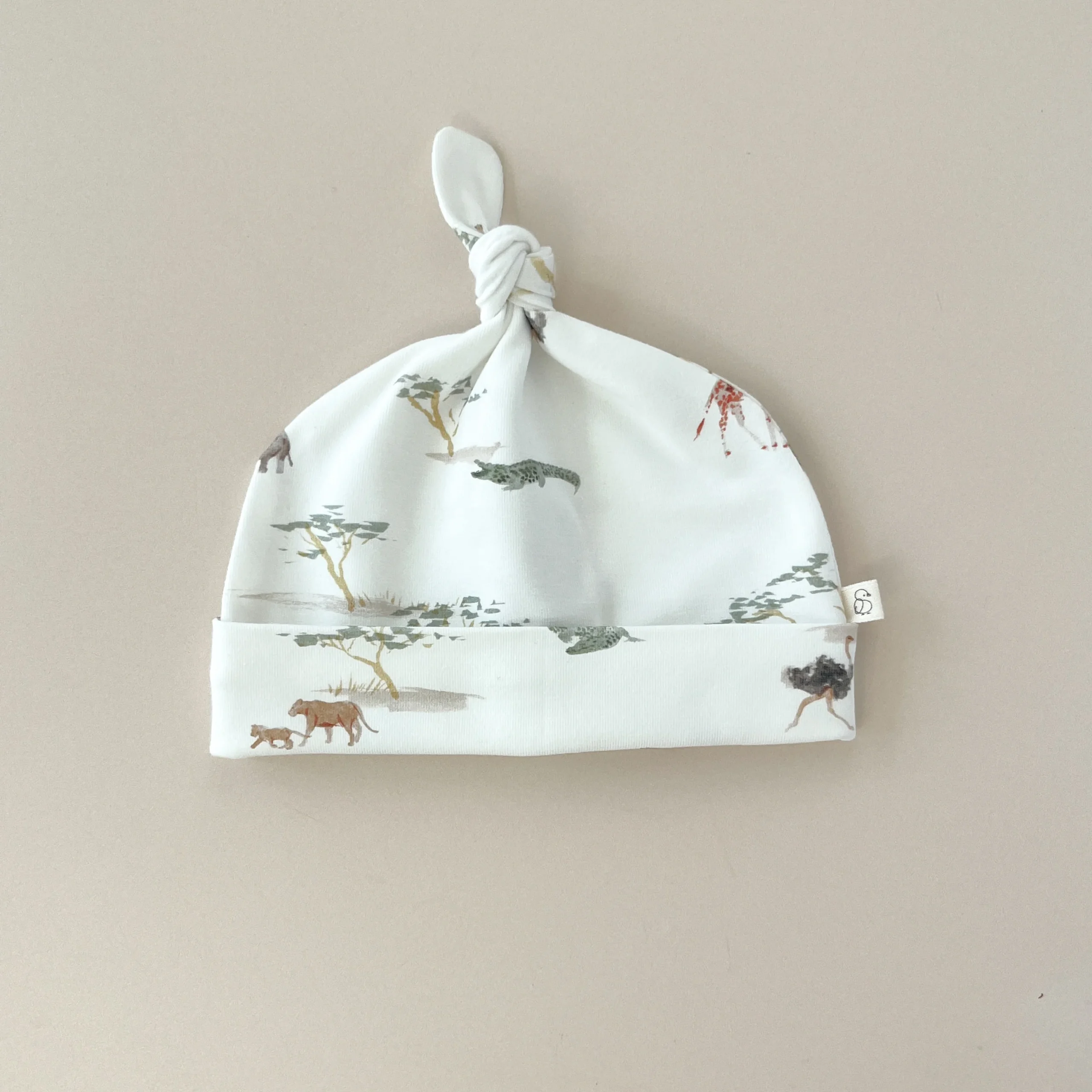 Bonnet bébé garçon à nœud – Jersey motif Savane – Image 2