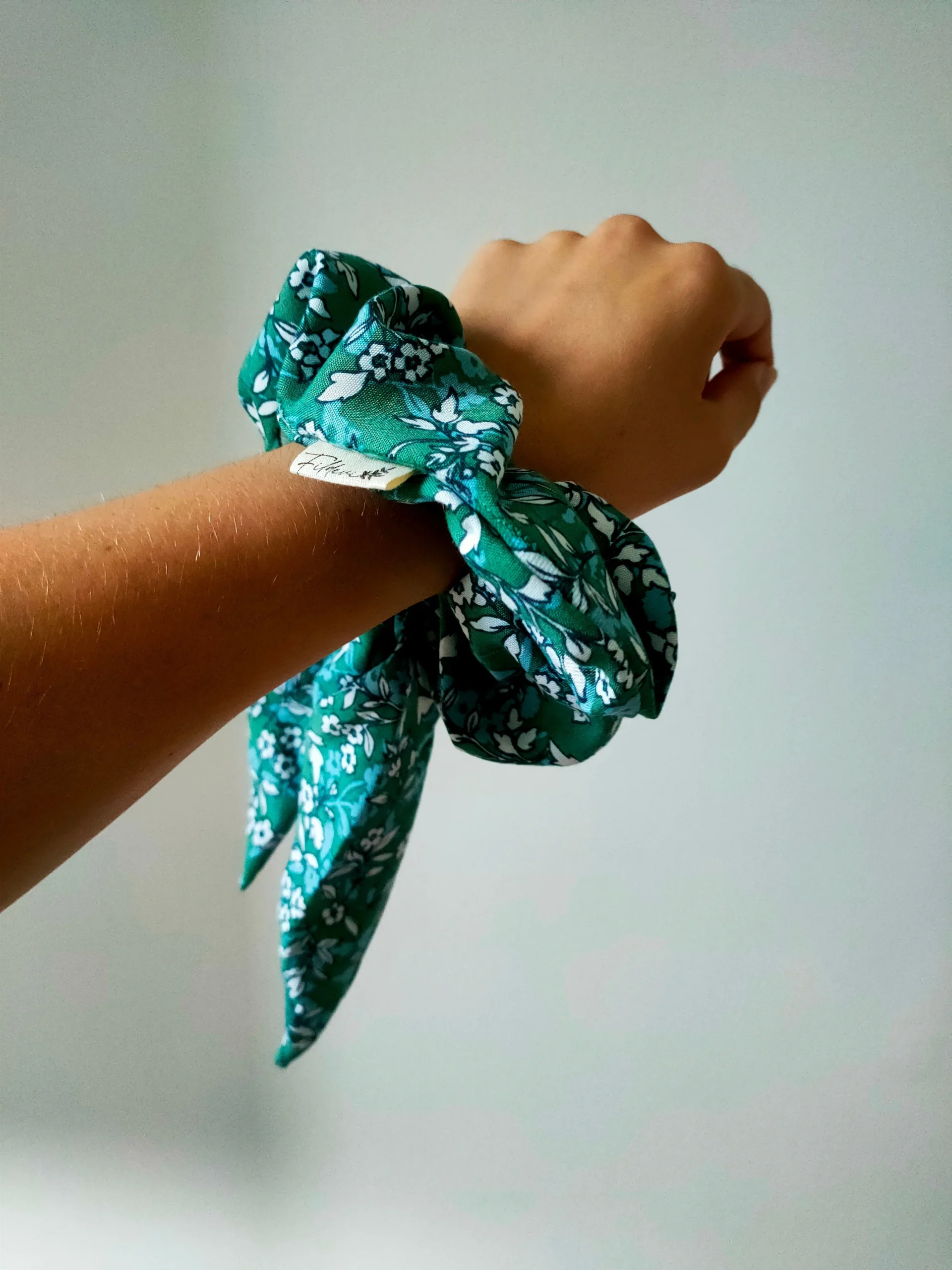 Chouchou Foulard "Foulchie" Bleu Fleuri – Image 3