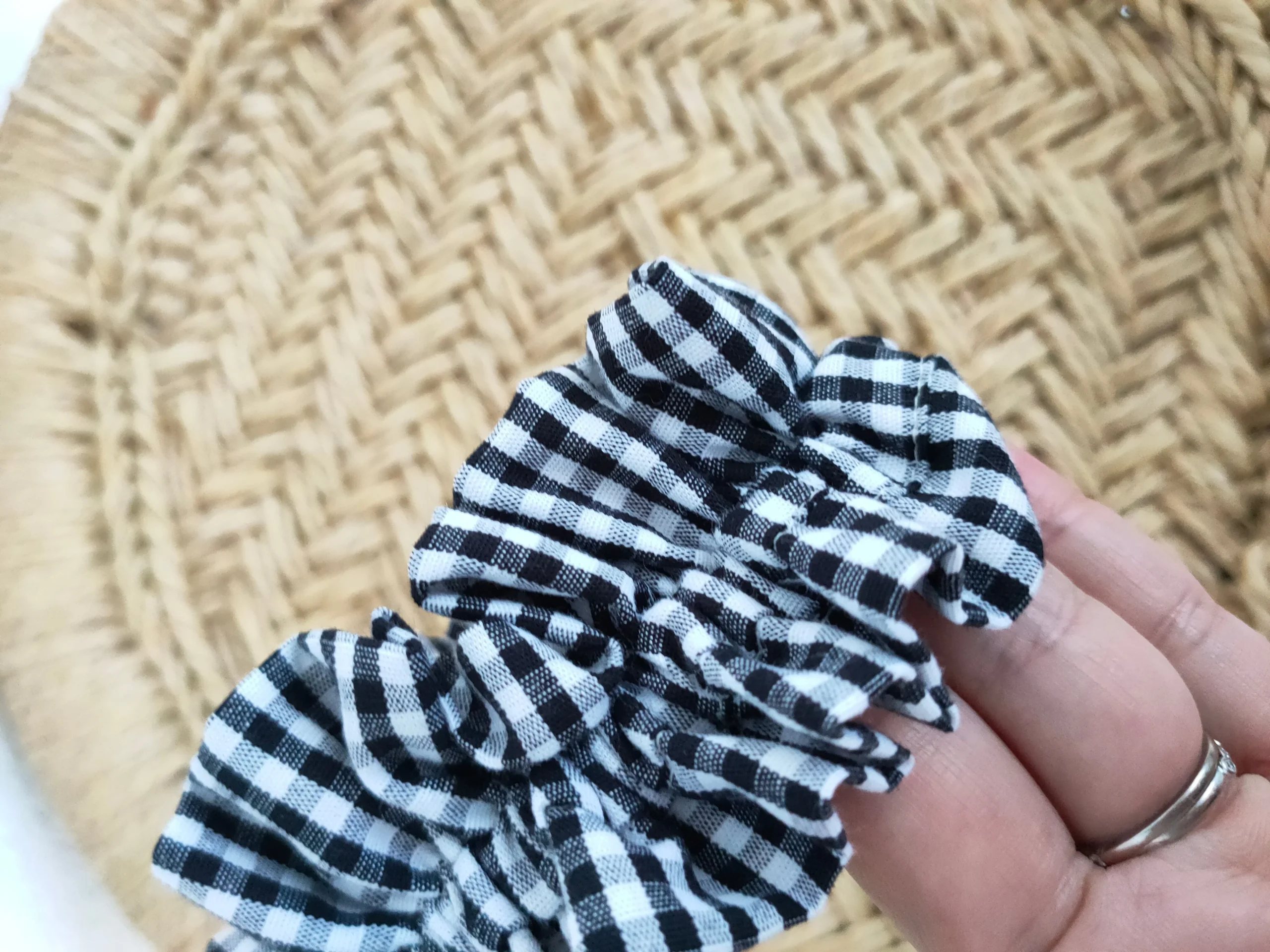 Chouchou volant/manchette Vichy – Image 4