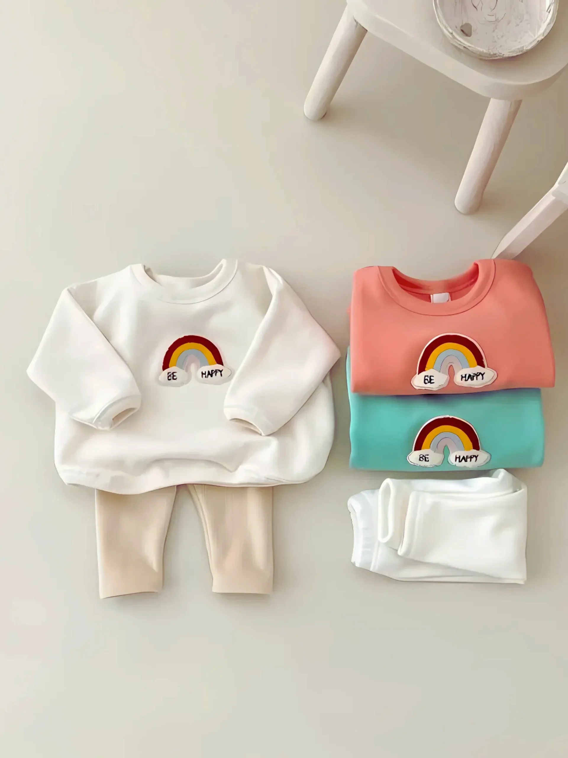 Bonne Humeur & Tenue Confort au Quotidien | L'Ensemble Sweat & Pantalon Motif Arc-en-Ciel "Be Happy" – Image 2