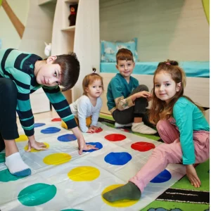 jeu de société twister |  Défiez vos amis… sans perdre l’équilibre !