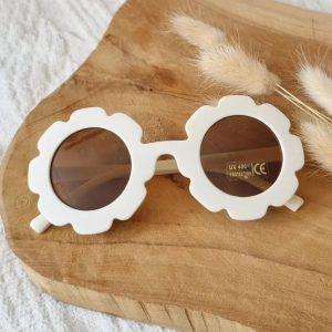 Maëlle les lunettes de soleil