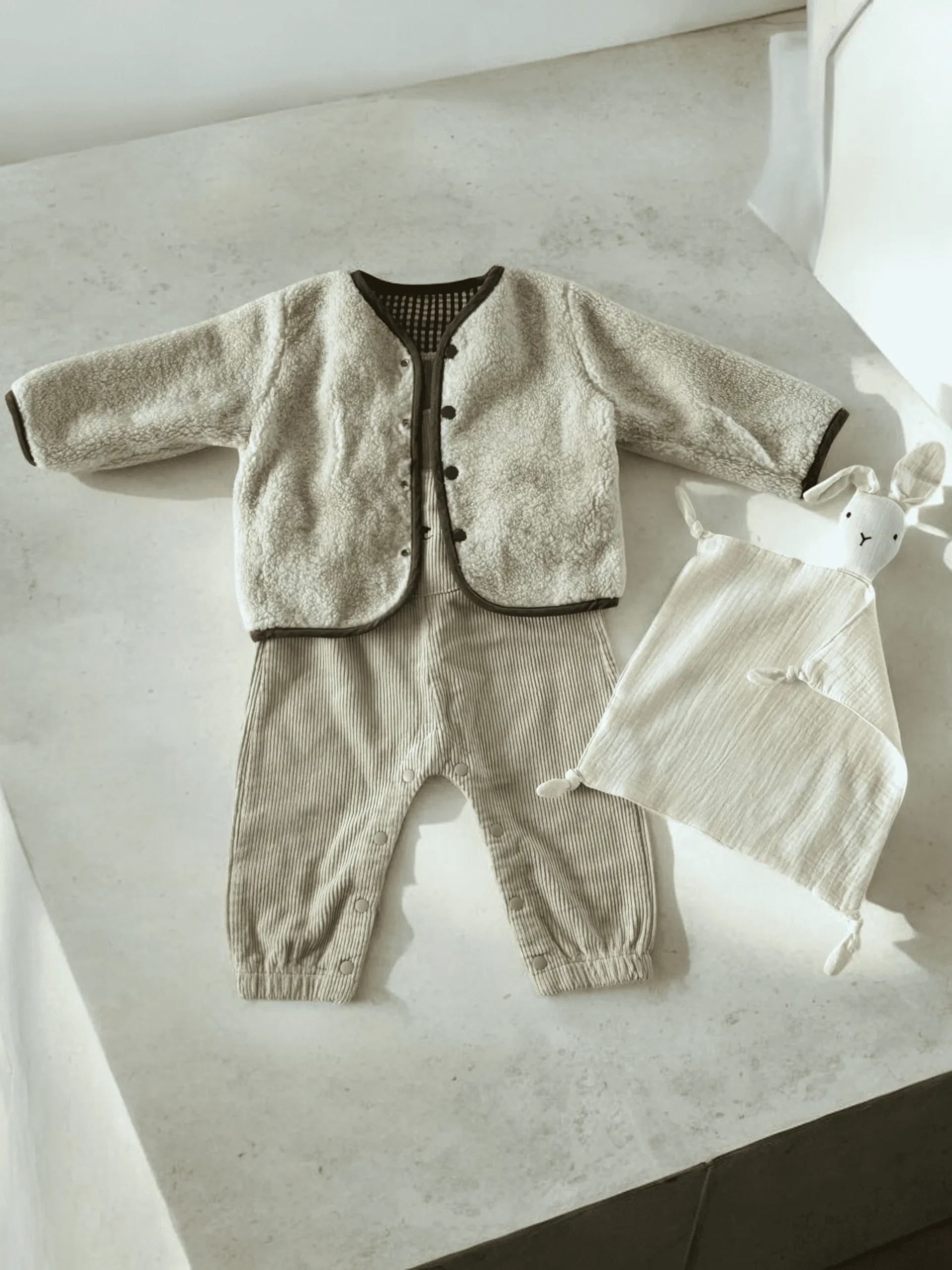 Confort Douillet Et Deux Looks en Un - Le Manteau Douillet Réversible Imitation Fourrure – Image 4