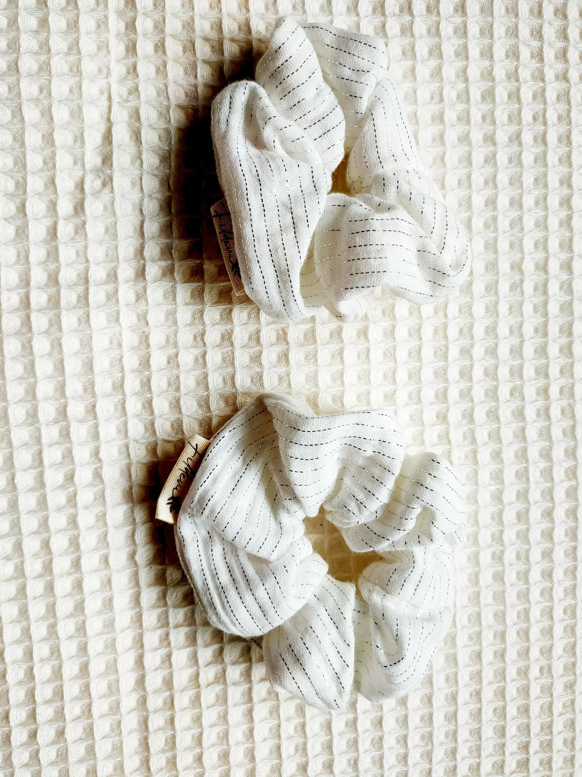 Petit Chouchou Blanc Lurex – Image 2