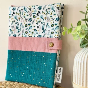 Protège carnet de santé Thème fleurs et double gaze (avec prénom)