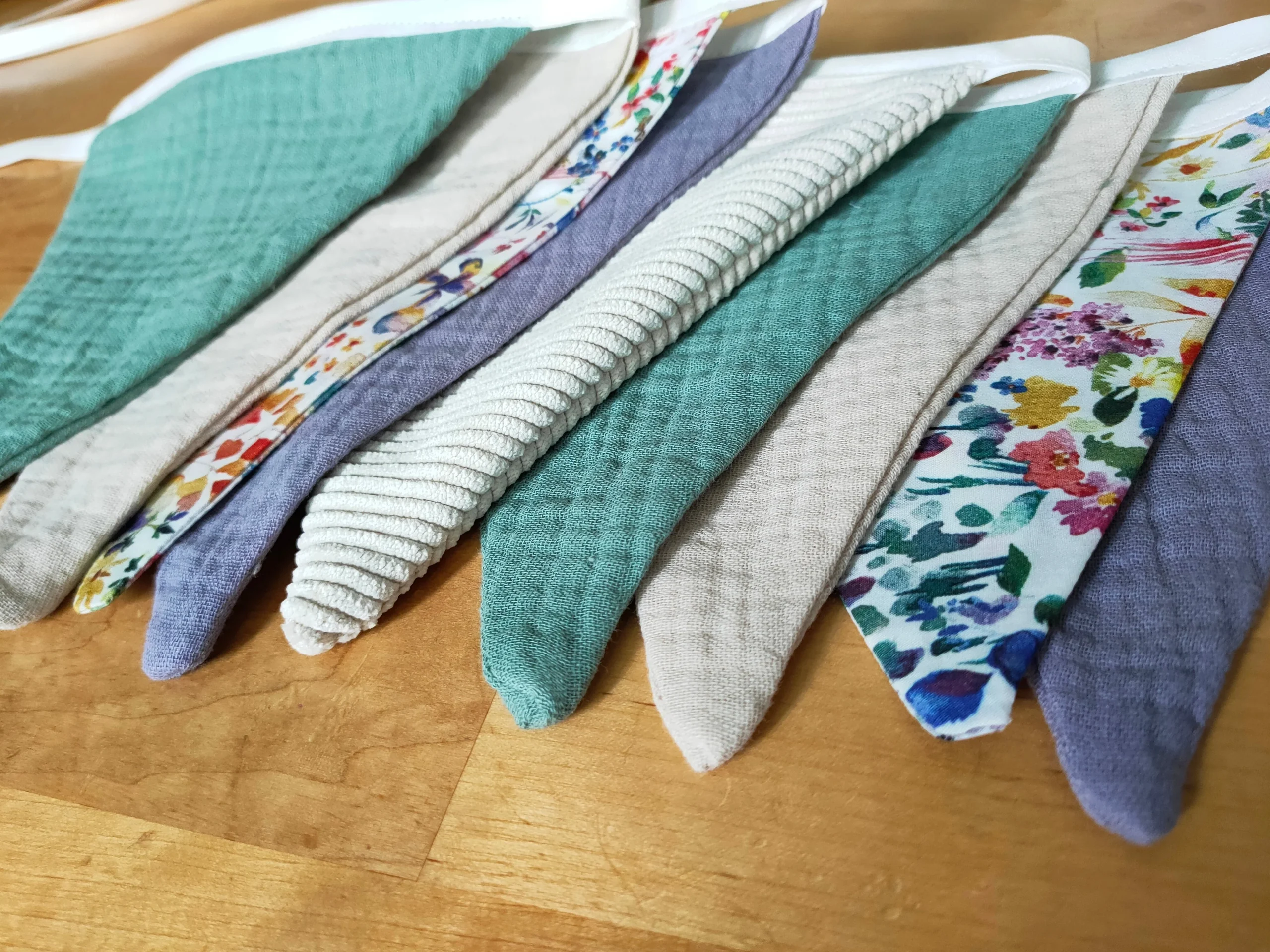 Guirlande fleurie bleu et violette – Image 6