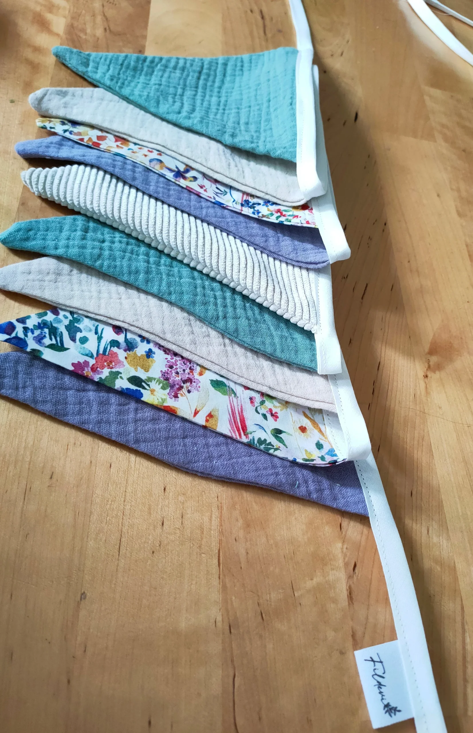 Guirlande fleurie bleu et violette – Image 3