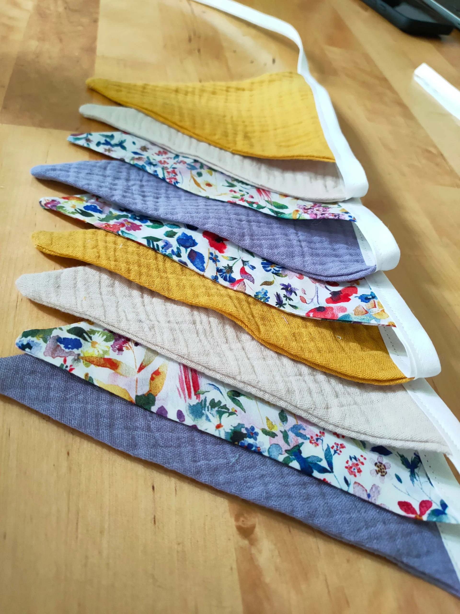 Guirlande fleurie violette moutarde et beige – Image 3