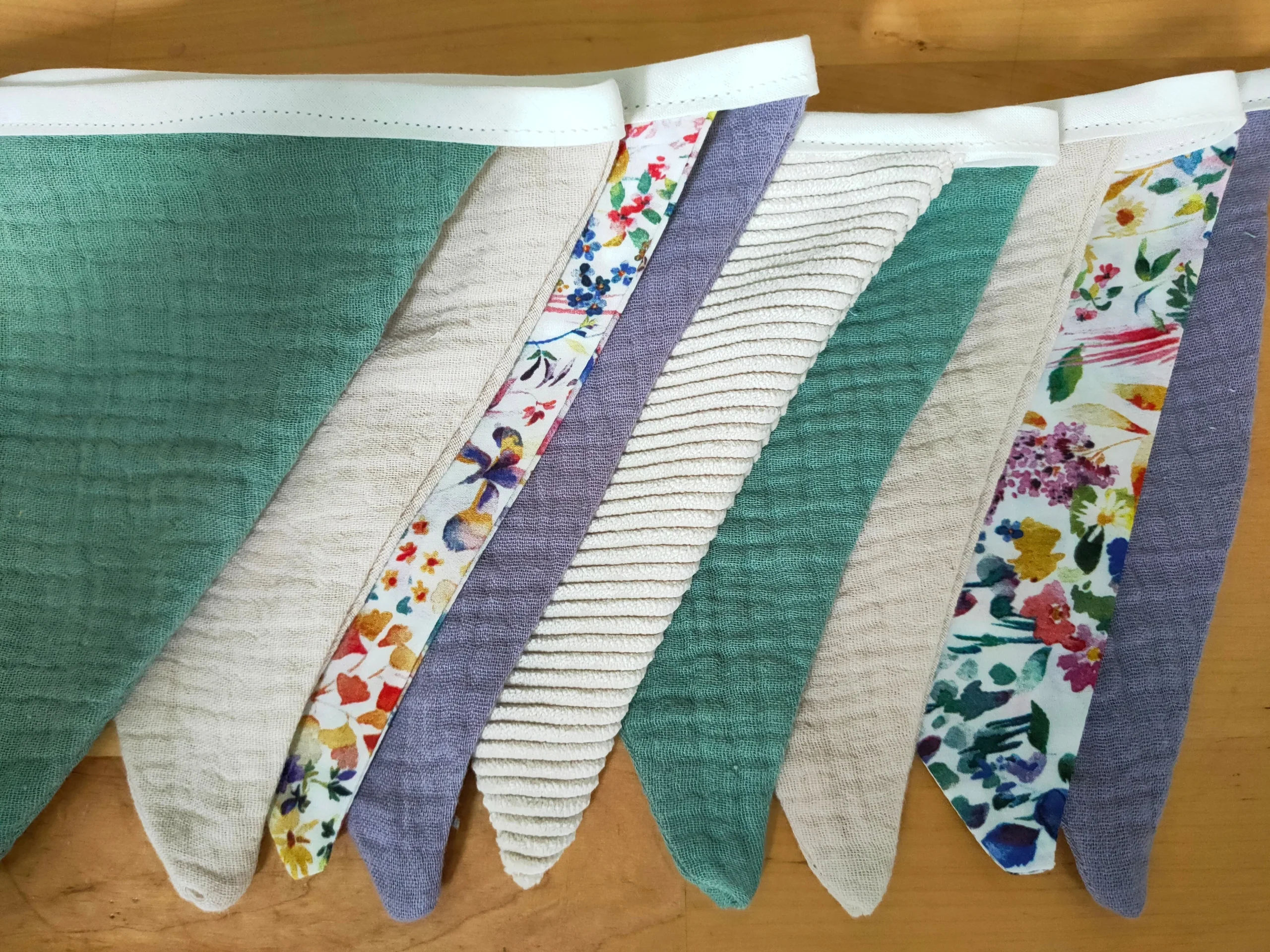Guirlande fleurie bleu et violette – Image 5