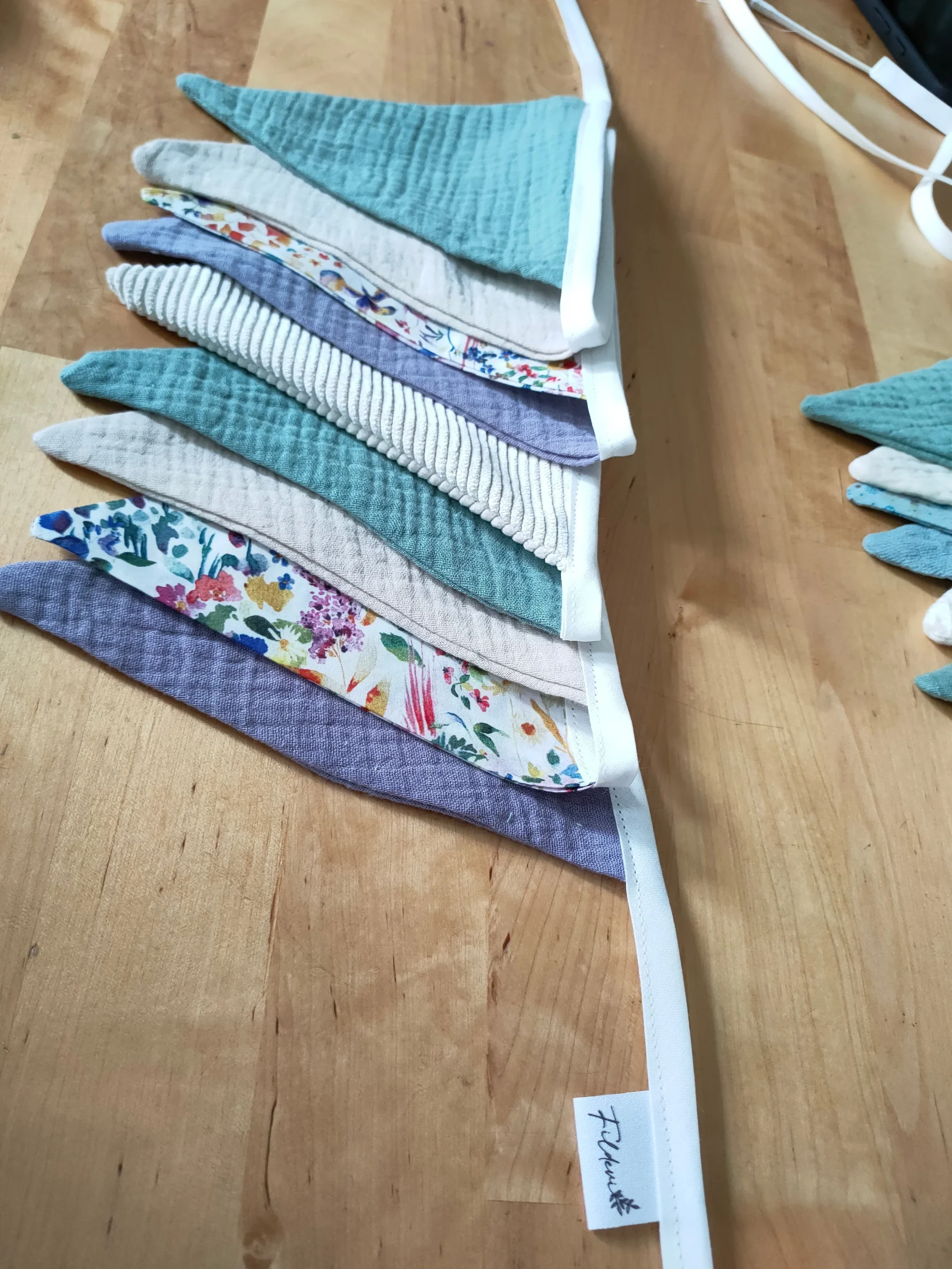 Guirlande fleurie bleu et violette – Image 4