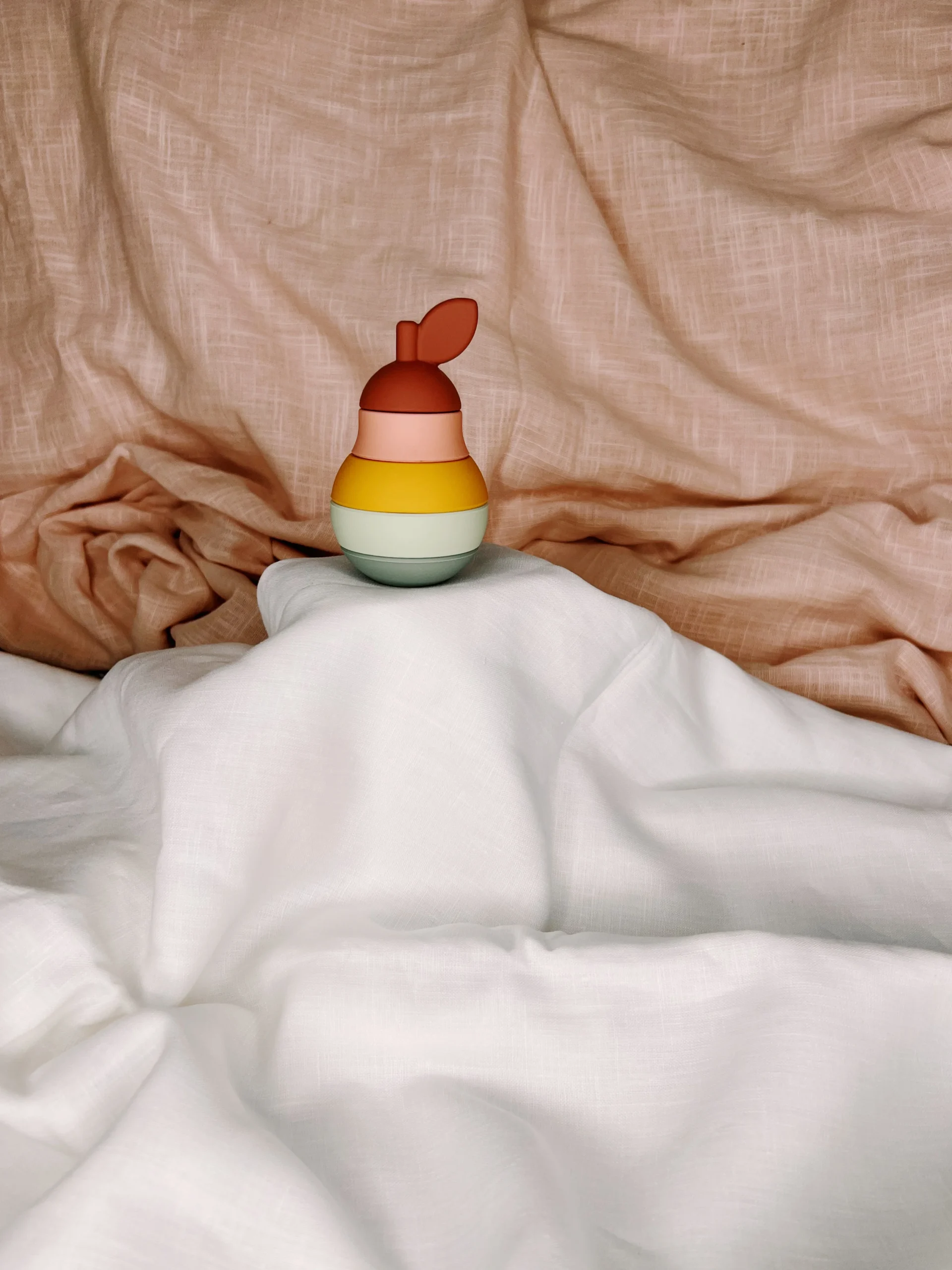 Jouet à empiler en silicone 'La Poire' – Image 4